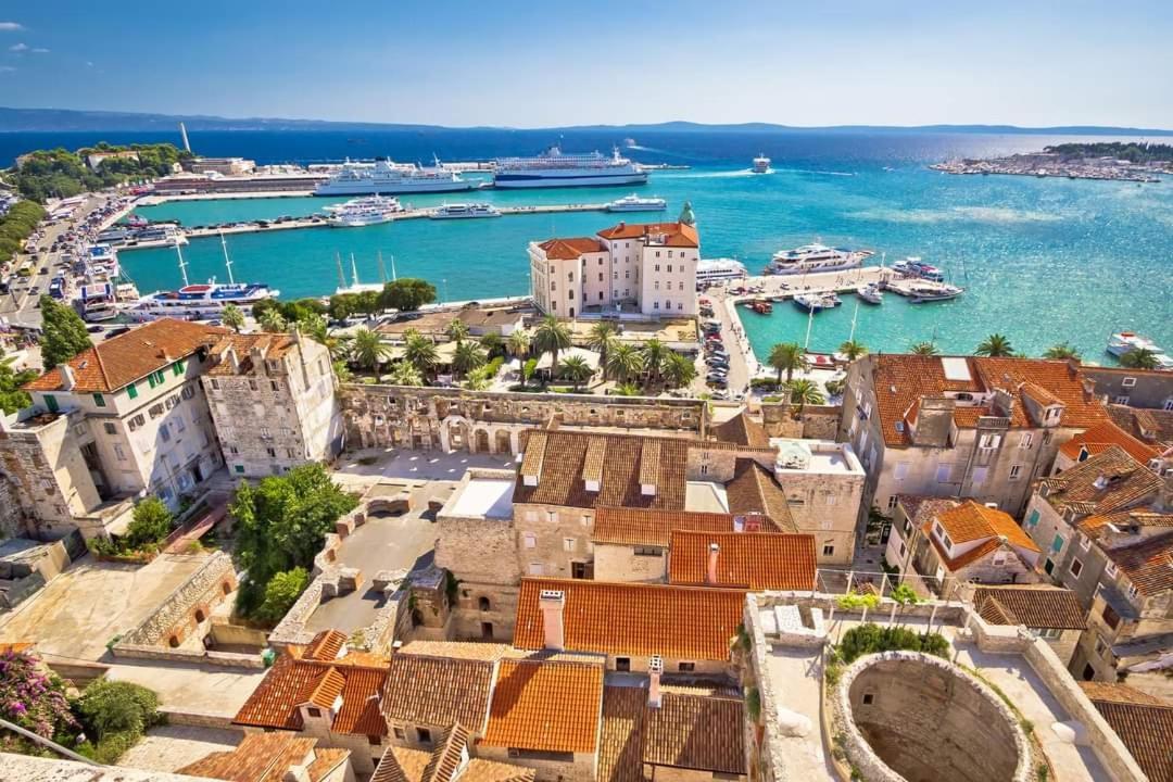House "Anno 1881"-Center Of Split Apartment Exterior photo