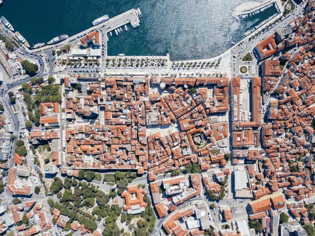 House "Anno 1881"-Center Of Split Apartment Exterior photo