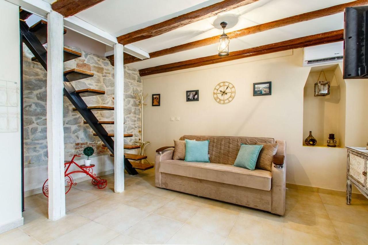 House "Anno 1881"-Center Of Split Apartment Exterior photo