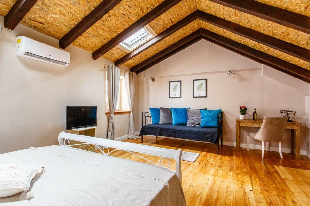 House "Anno 1881"-Center Of Split Apartment Exterior photo